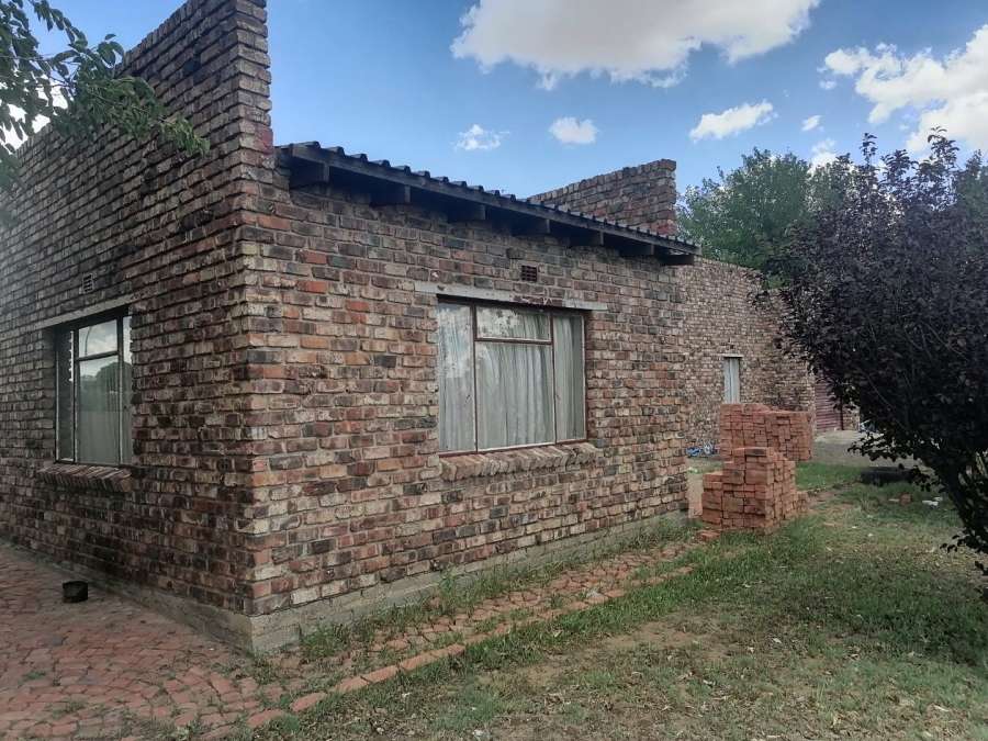 4 Bedroom Property for Sale in Lourierpark Free State